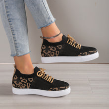 Cargar imagen en el visor de la galería, Lace-Up Leopard Flat Sneakers
