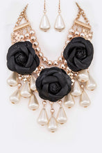 Load image into Gallery viewer, Black Flower Mix Pearls Statement Necklace Set
