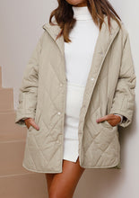 Cargar imagen en el visor de la galería, Snap Down Long Sleeve Quilted Winter Coat
