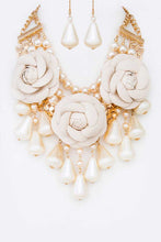 Load image into Gallery viewer, Black Flower Mix Pearls Statement Necklace Set
