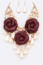 Load image into Gallery viewer, Black Flower Mix Pearls Statement Necklace Set
