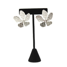 Load image into Gallery viewer, FLOWER SHAPED STUD EARRING
