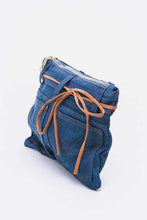 Cargar imagen en el visor de la galería, Free Style Convertible Denim Bag
