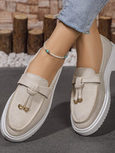 Cargar imagen en el visor de la galería, Round Toe Flat Slip-Ons
