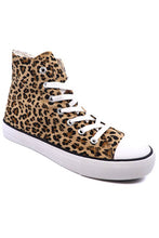 Cargar imagen en el visor de la galería, High Top Canvas Sneaker
