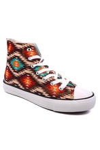Cargar imagen en el visor de la galería, High Top Canvas Sneaker
