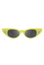 Cargar imagen en el visor de la galería, Retro Slim Cat Eye Fashion Sunglasses
