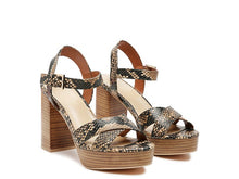 Cargar imagen en el visor de la galería, RAG&amp;CO CHYPRE HIGH HEELED BLOCK SANDAL IN TAN
