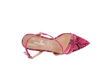 Cargar imagen en el visor de la galería, CHERRY TART Snake Print Spool Heel Sandals
