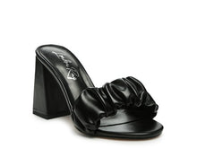 Cargar imagen en el visor de la galería, Noie Mid Block Heel Pleated Strap Sandals
