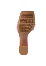 Cargar imagen en el visor de la galería, PLAYDOLL METAL CHAIN DETAIL BLOCK HEEL SANDAL
