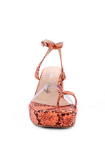 Cargar imagen en el visor de la galería, SUCH FLIRT SNAKE PATTERN BLOCK HEELED SANDALS
