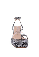 Cargar imagen en el visor de la galería, SUCH FLIRT SNAKE PATTERN BLOCK HEELED SANDALS
