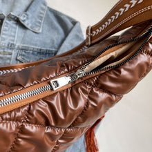Cargar imagen en el visor de la galería, Quilted Nylon Travel Bag
