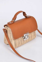 Cargar imagen en el visor de la galería, Contrast Flap Summer Straw Swing Bag
