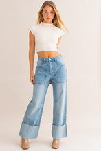 Cargar imagen en el visor de la galería, High-Waisted Wide Leg Cuffed Jeans
