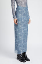 Load image into Gallery viewer, HIGH RISE PRNTED MAXI DENIM SKIRT
