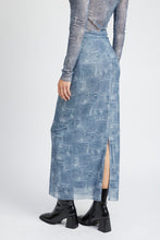Load image into Gallery viewer, HIGH RISE PRNTED MAXI DENIM SKIRT
