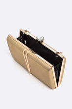 Cargar imagen en el visor de la galería, Bejeweled Textured Metallic Box Clutch
