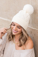 Cargar imagen en el visor de la galería, Chunky Knit Fur Pom Beanie
