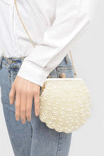 Cargar imagen en el visor de la galería, Faux Pearl Sea Shell Iconic Clutch Bag
