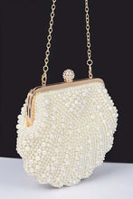 Cargar imagen en el visor de la galería, Faux Pearl Sea Shell Iconic Clutch Bag

