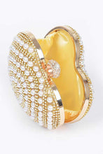 Cargar imagen en el visor de la galería, Pearl Studded Heart Shape Top handle Clutch
