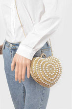Cargar imagen en el visor de la galería, Pearl Studded Heart Shape Top handle Clutch
