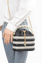 Cargar imagen en el visor de la galería, Pearl Handle Rhinestone Statement Bucket Clutch
