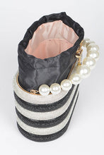 Cargar imagen en el visor de la galería, Pearl Handle Rhinestone Statement Bucket Clutch
