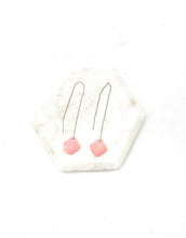 Cargar imagen en el visor de la galería, Pink Peach Diamond Threader Minimalist Earrings
