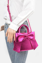 Cargar imagen en el visor de la galería, Metallic Bow Tie Top Handle Swing Bag
