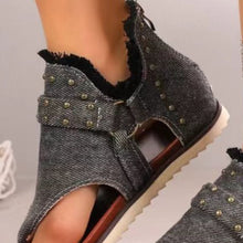 Cargar imagen en el visor de la galería, Studded Raw Hem Flat Sandals
