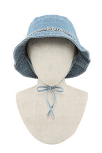 Cargar imagen en el visor de la galería, H Metal Accent Bucket Hat
