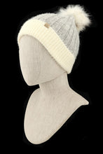 Cargar imagen en el visor de la galería, Super Soft Yarn Beanie with Faux Fur Pom

