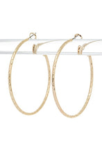 Cargar imagen en el visor de la galería, Textured Shiny Skinny Dainty Hoop Earrings
