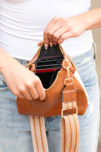 Cargar imagen en el visor de la galería, Danica Crossbody Purse
