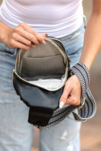 Cargar imagen en el visor de la galería, Genevive Sling Crossbody
