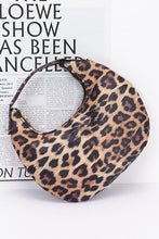 Cargar imagen en el visor de la galería, Leopard Print Top Handle Circle Swing Bag
