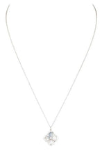 Load image into Gallery viewer, MOP Clover Pendant Necklace
