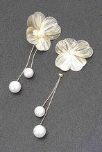 Load image into Gallery viewer, Pearl Drop Filigree Flower Earrings
