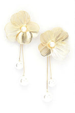 Load image into Gallery viewer, Pearl Drop Filigree Flower Earrings
