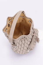 Cargar imagen en el visor de la galería, Nylon Quilted Puffer Convertible Bucket Bag
