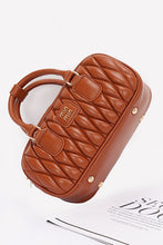 Cargar imagen en el visor de la galería, Faux Leather Quilted Top Handle Swing Bag
