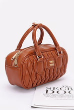 Cargar imagen en el visor de la galería, Faux Leather Quilted Top Handle Swing Bag

