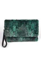 Cargar imagen en el visor de la galería, Faux Shearling Snake Print Shoulder Bag
