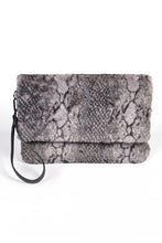 Cargar imagen en el visor de la galería, Faux Shearling Snake Print Shoulder Bag
