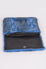 Cargar imagen en el visor de la galería, Faux Shearling Snake Print Shoulder Bag
