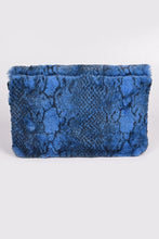 Cargar imagen en el visor de la galería, Faux Shearling Snake Print Shoulder Bag
