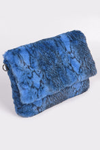 Cargar imagen en el visor de la galería, Faux Shearling Snake Print Shoulder Bag
